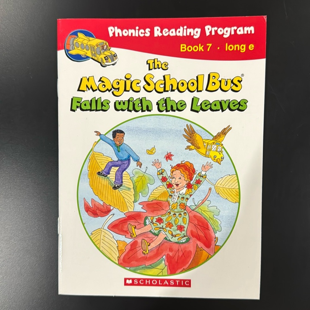 The Magic School Bus Falls with the Leaves - A Phonics Reading Program Book